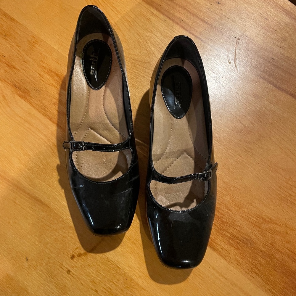 Earth shoes